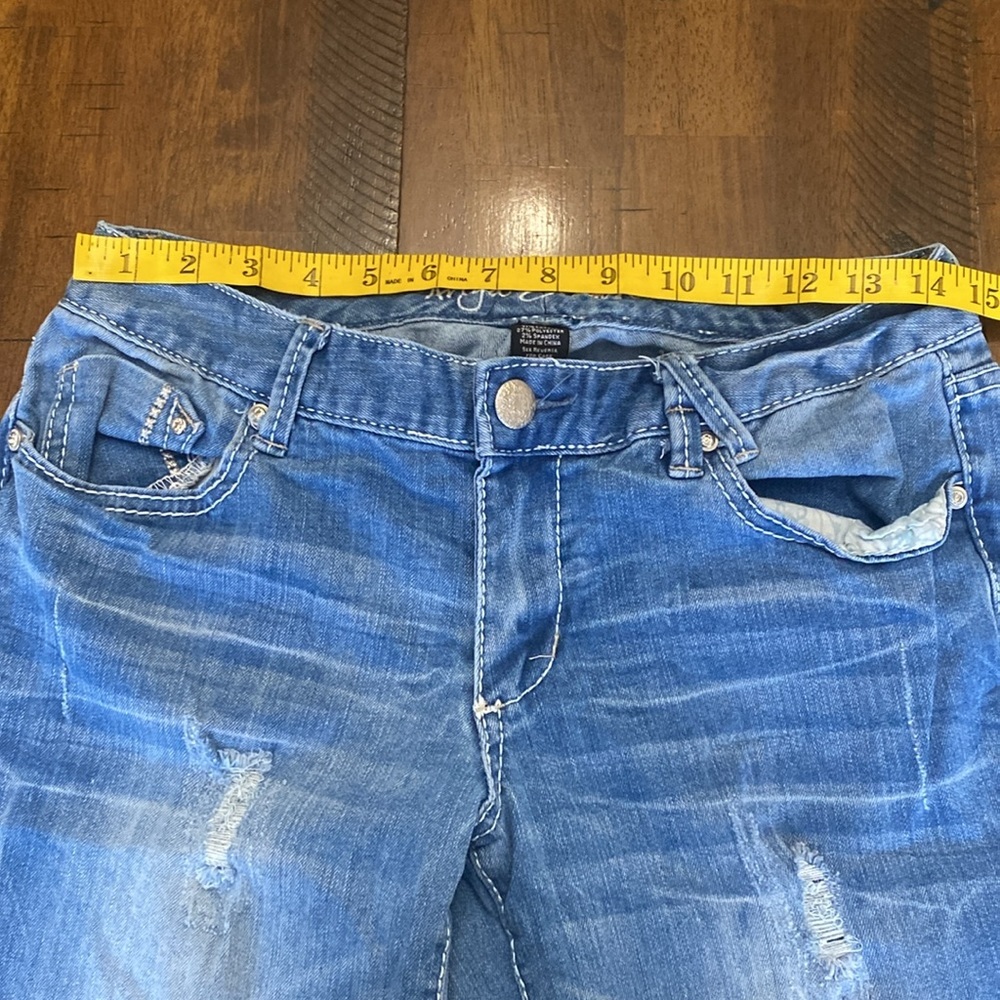 Ariya Jeans - Picture 14 of 14